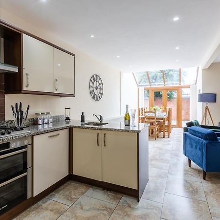 Albert - 5 Bedrooms Sleeps 11 Parking Wi-Fi Contractors Preston  Extérieur photo