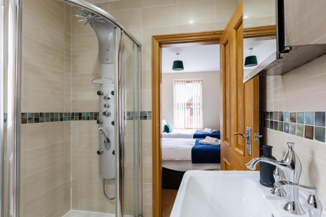 Albert - 5 Bedrooms Sleeps 11 Parking Wi-Fi Contractors Preston  Extérieur photo