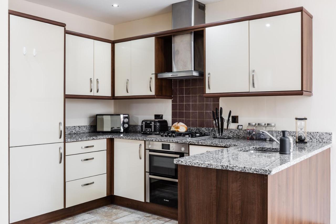 Albert - 5 Bedrooms Sleeps 11 Parking Wi-Fi Contractors Preston  Extérieur photo