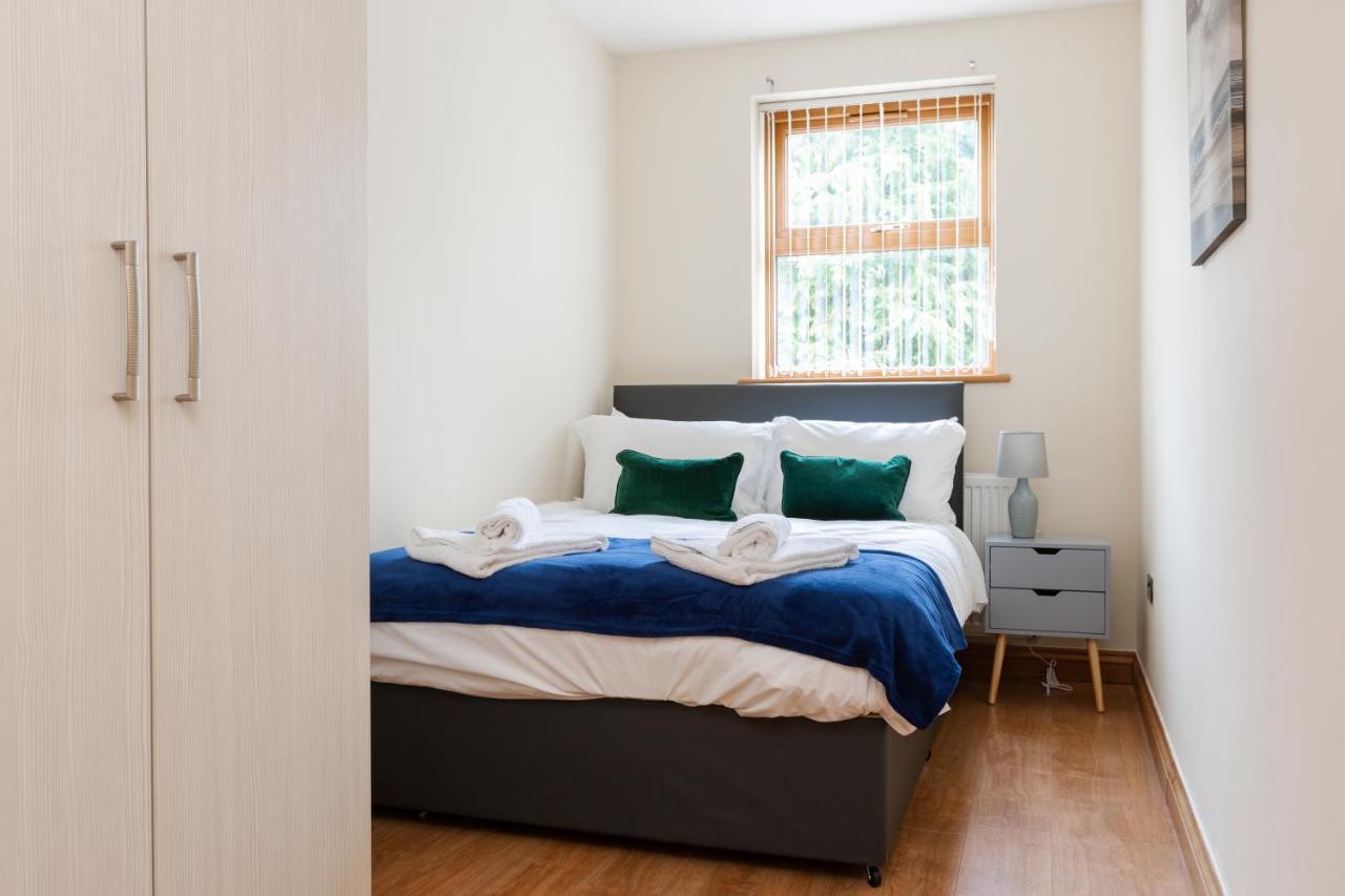 Albert - 5 Bedrooms Sleeps 11 Parking Wi-Fi Contractors Preston  Extérieur photo