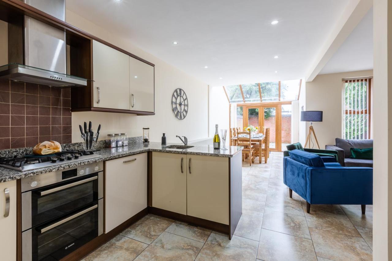 Albert - 5 Bedrooms Sleeps 11 Parking Wi-Fi Contractors Preston  Extérieur photo